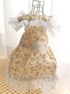 フェレットの洋服・生成りのレースに３つのリボン１