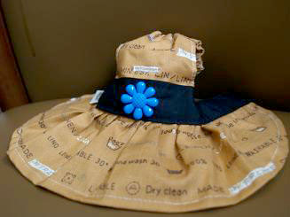 フェレットの服・お花のボタン・茶色１