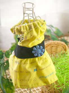 フェレットの服・お花のボタン・薄い緑２