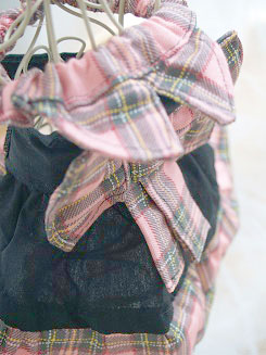 フェレット洋服・プレゼントピンクに黒１