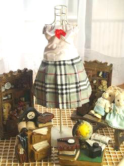 フェレットの洋服・グレーのプリーツスカート１