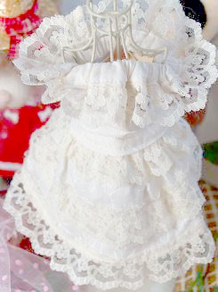 フェレットの洋服・姫系・生成りの段々ドレス２