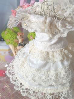 フェレットの洋服・プリンセス・生成りの段々ドレス３