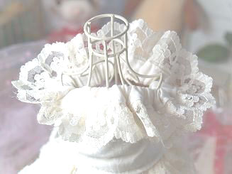 フェレットの洋服・かわいい生成りの段々ドレス５