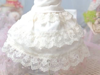 フェレットの洋服・フリフリドレス・かわいい生成りの段々ドレス６