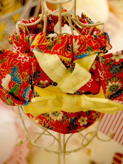 フェレット和装・めでたい晴れ着・赤にクリーム帯