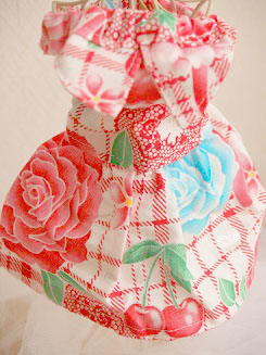 フェレットの洋服・おっきな襟・大輪の花１